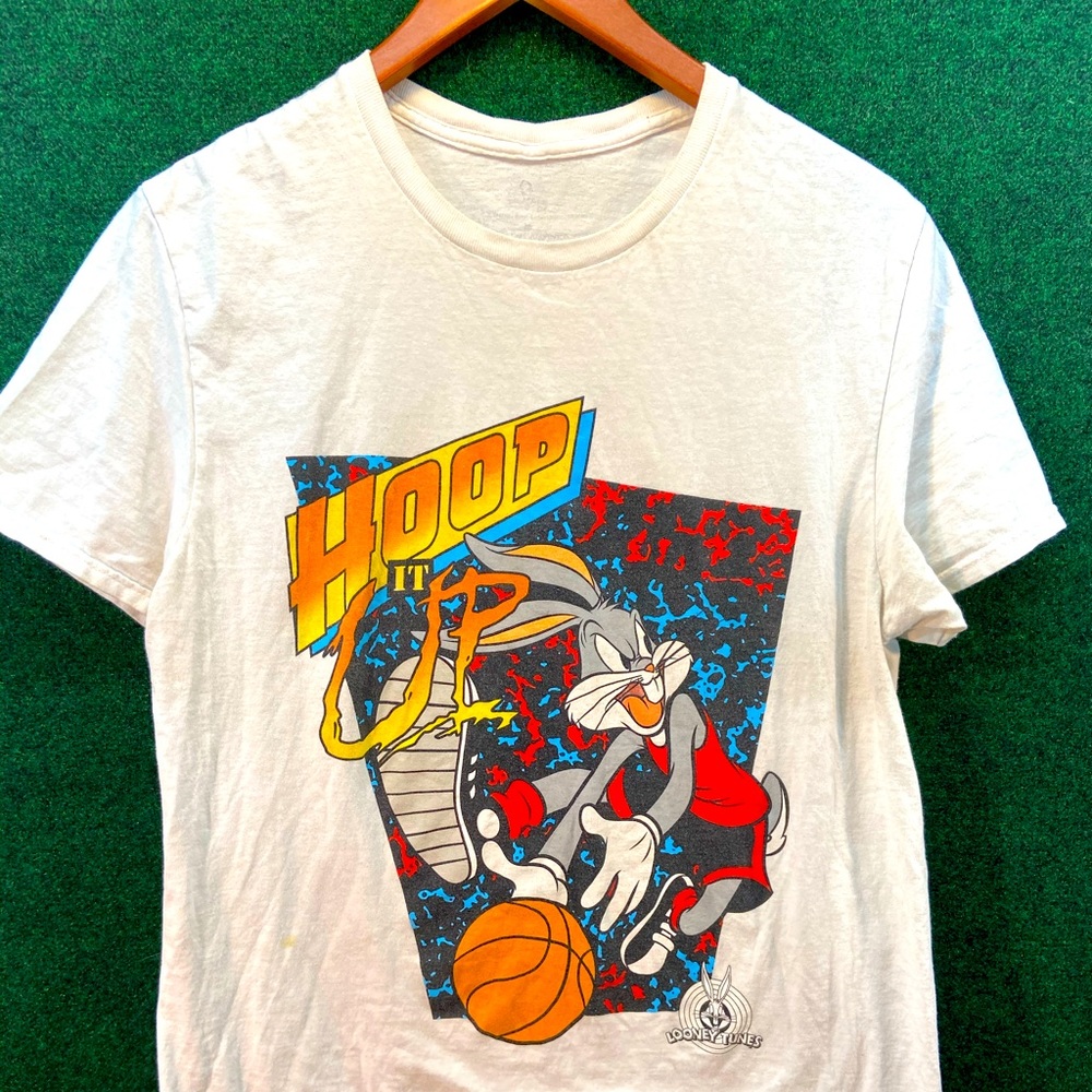 Medium bugs bunny looney tunes t shirt